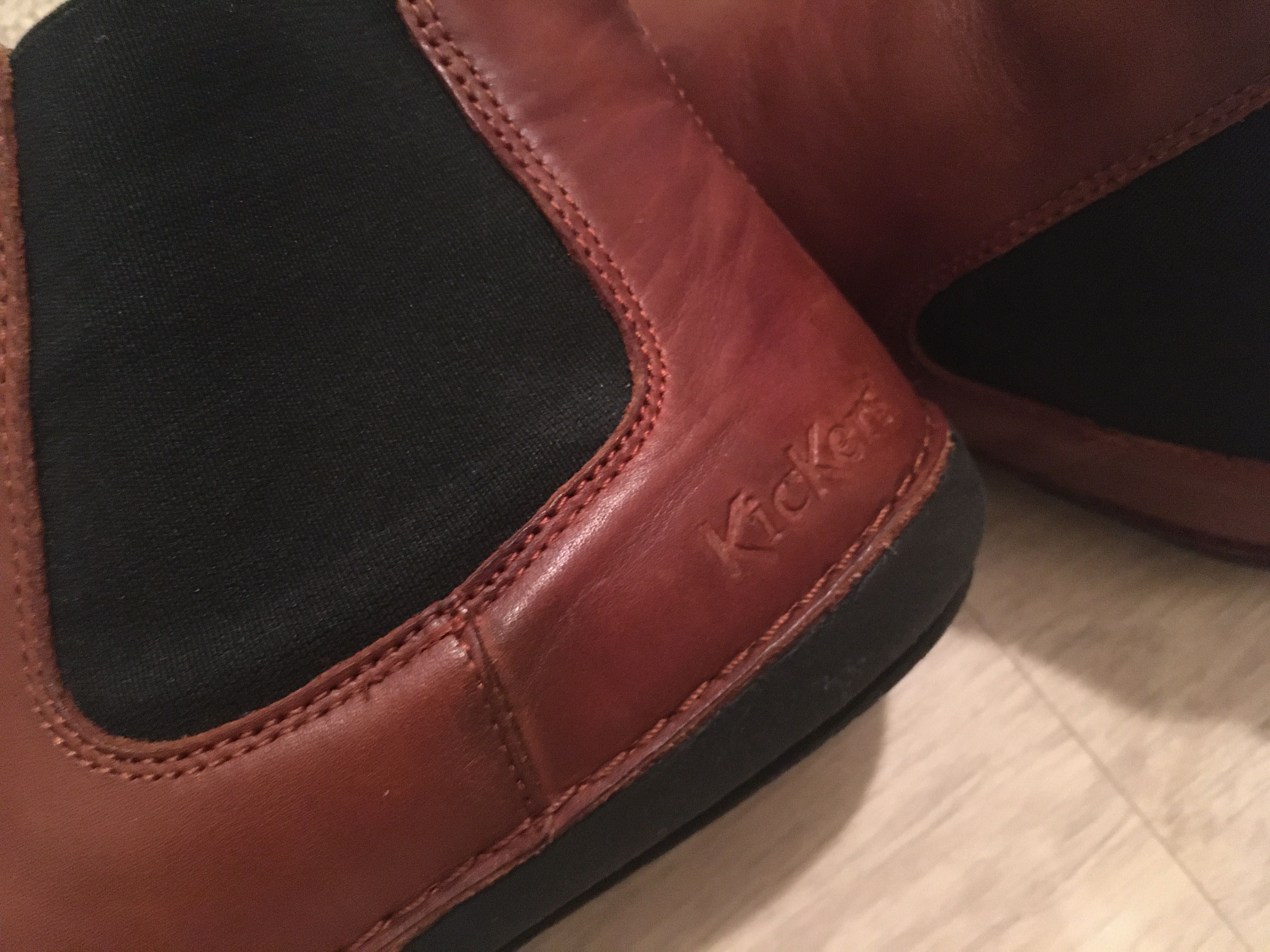 Botins KICKERS em pele