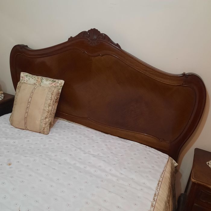 Cama de casal  madeira maciça