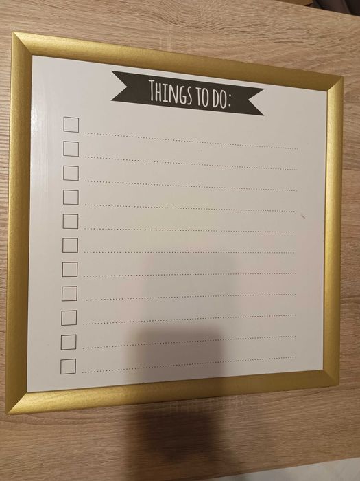 Tablica magnetyczna suchościeralna Things to do w złotej ramce