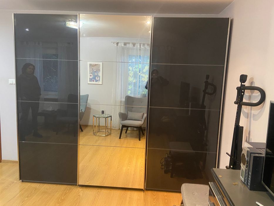 Sprzedam szarą, pakowną komodę