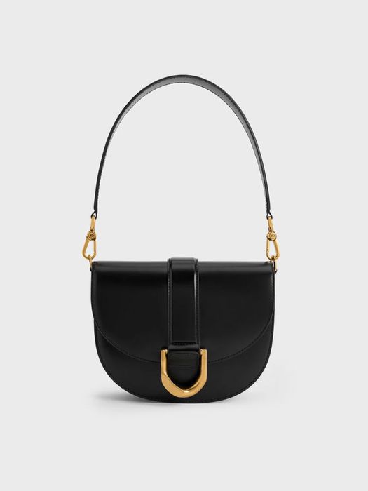 Сумка Gabine Saddle Bag від Charles & Keith