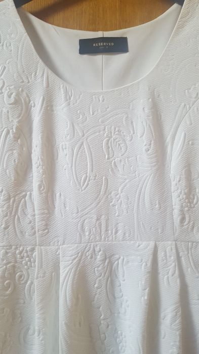 Sukienka damska kremowa ecru Reserved