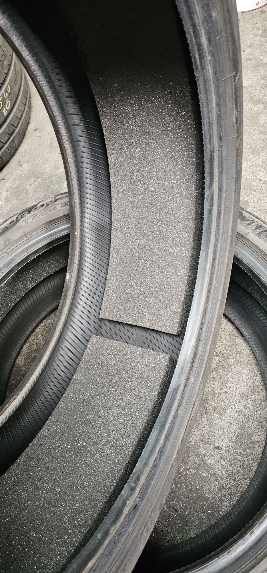 Vendo 2 Pneus Bridgestone Turanza T005 MO-S 255.40R20 101Y Dot1822