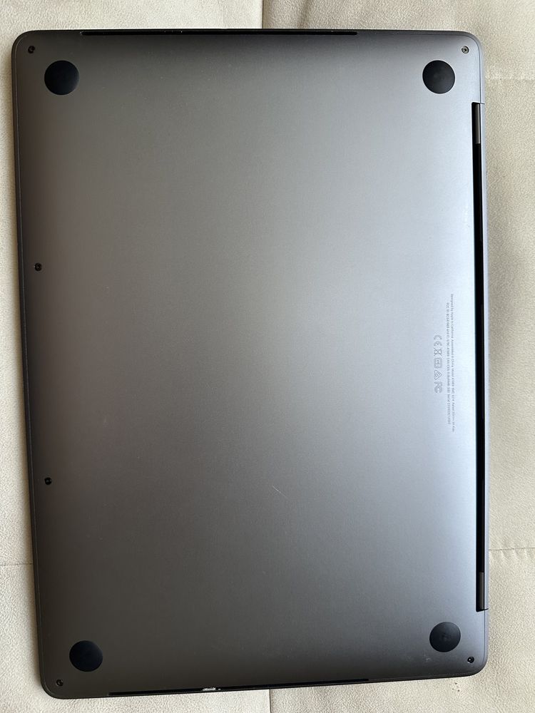 Ноутбук Apple MacBook Pro 13 2018/256gb/16гб/171 circle Тачбар