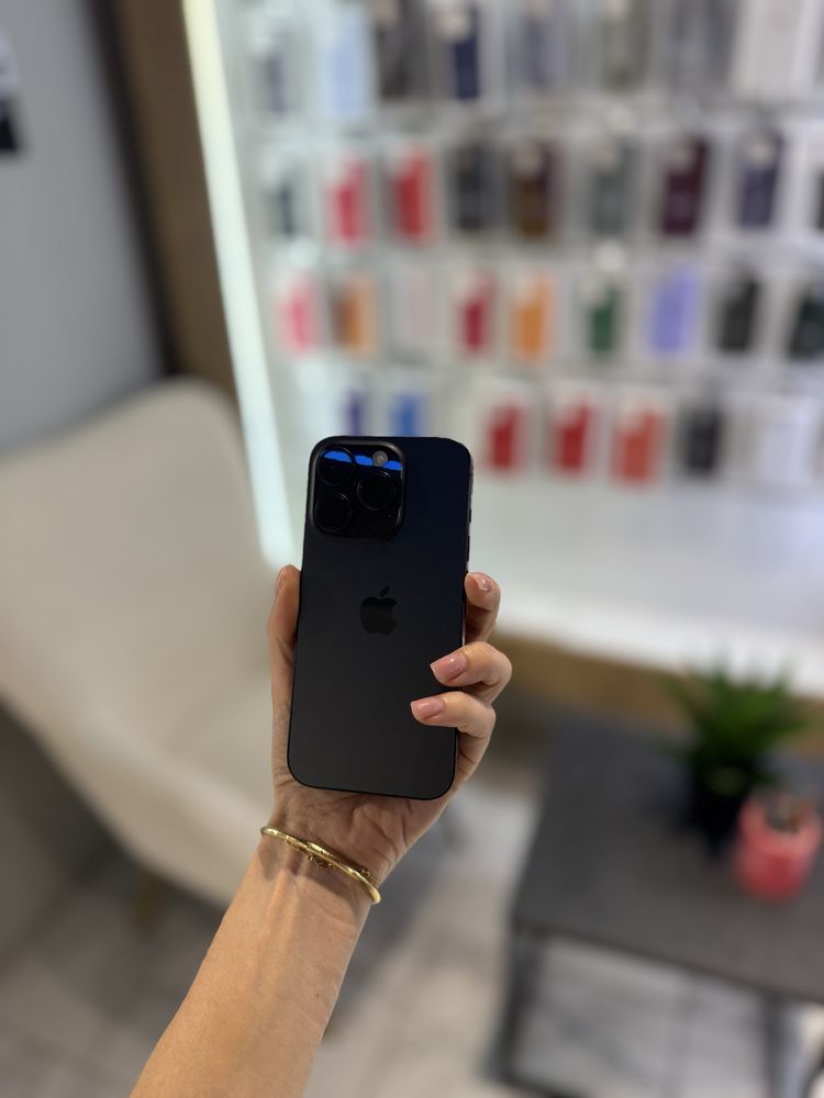 Used iPhone 15 pro 256Gb. (Black)