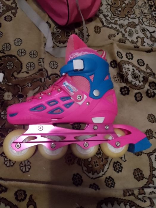 Продам ролики . Розмір 36-38 В гарному стані.