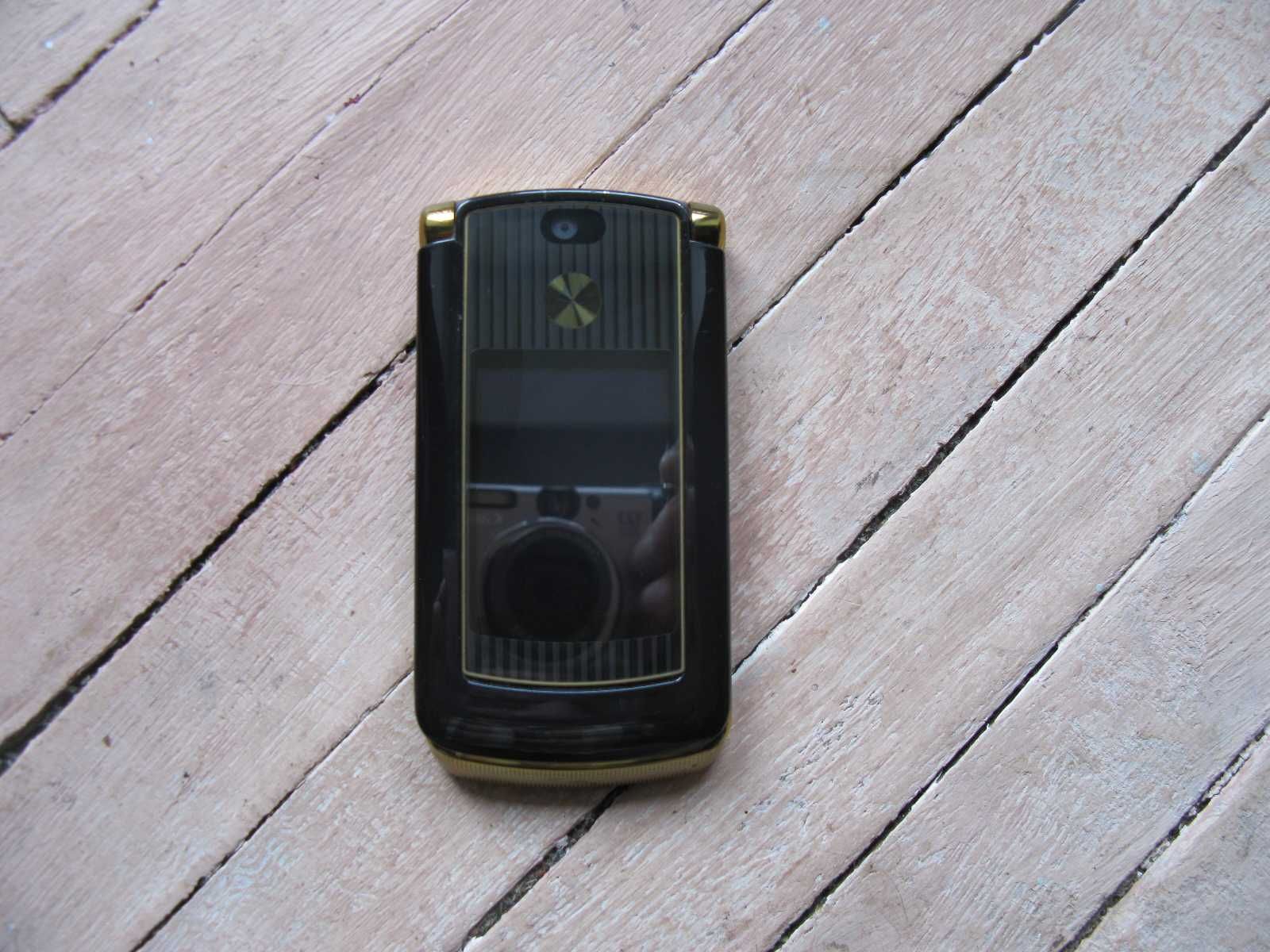 Motorola V8 Luxury Edition (Gold)