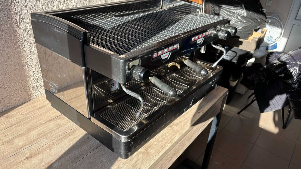 Кавова машинка професійна, двопостова Faema S