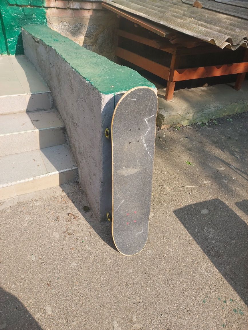 Продаж скейту creature 8.25