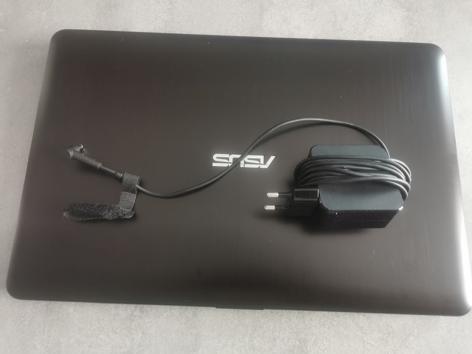 OKAZJA!! Laptop Asus F540U 15,6 " Intel Core i3 4 GB / 256 GB
