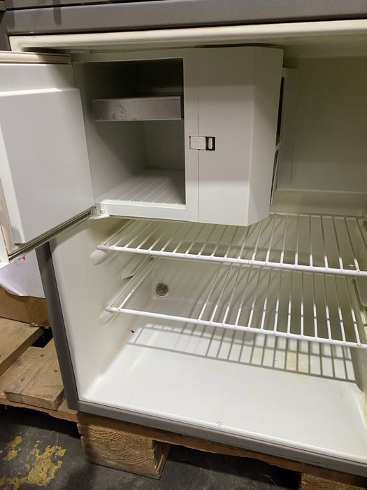 FRIGORIFICO  TRIVALENTE AUTOCARAVANA ELECTROLUX  RM212 (3 IN 1)