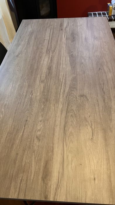 Mesa de jantar em madeira