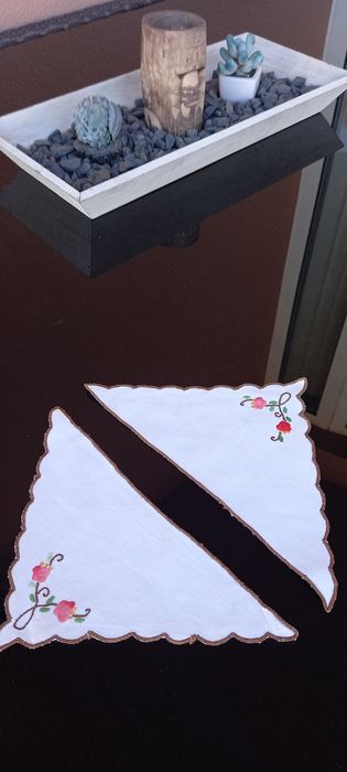 Guardanapos, bolsa e naperon em linho