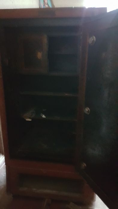 Сейф антикварный, конец 19 века.