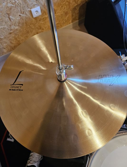 Pratos de choque e outros instrumentos