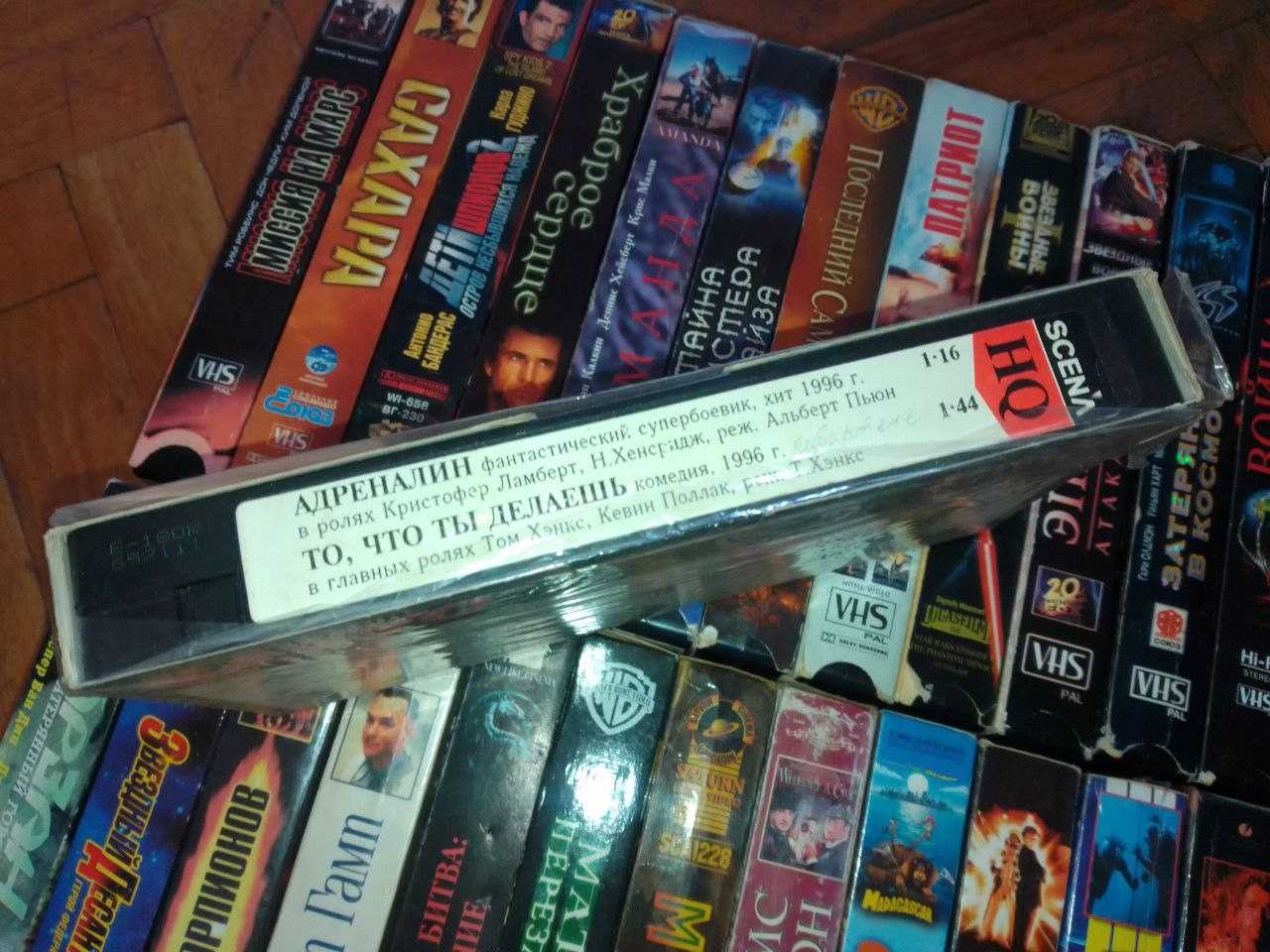 Видеокассеты VHS Эволюция, Тупой и еще тупее комедии