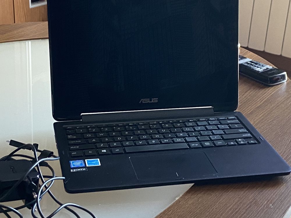 Laptop  Asus 200 s   30 x 20