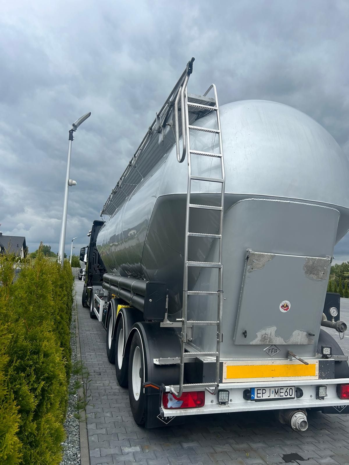 Feldbinder 49m 2010 cementonaczepa silos beczka