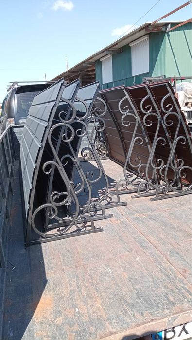 Продам козырек над дверью