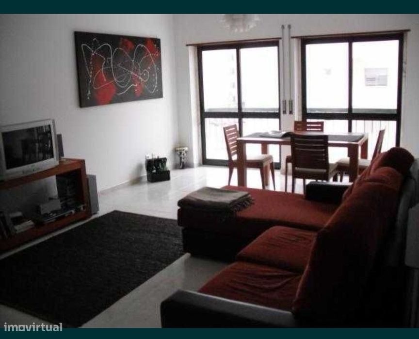 Apartamento luminoso e espaçoso com Garagem