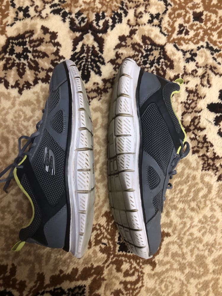 Кроссовки черные adidas р 43. Крос серые SKECHErS р 45 Крос Reebok р43