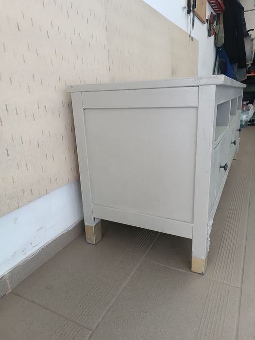 Komoda  pod tv .
