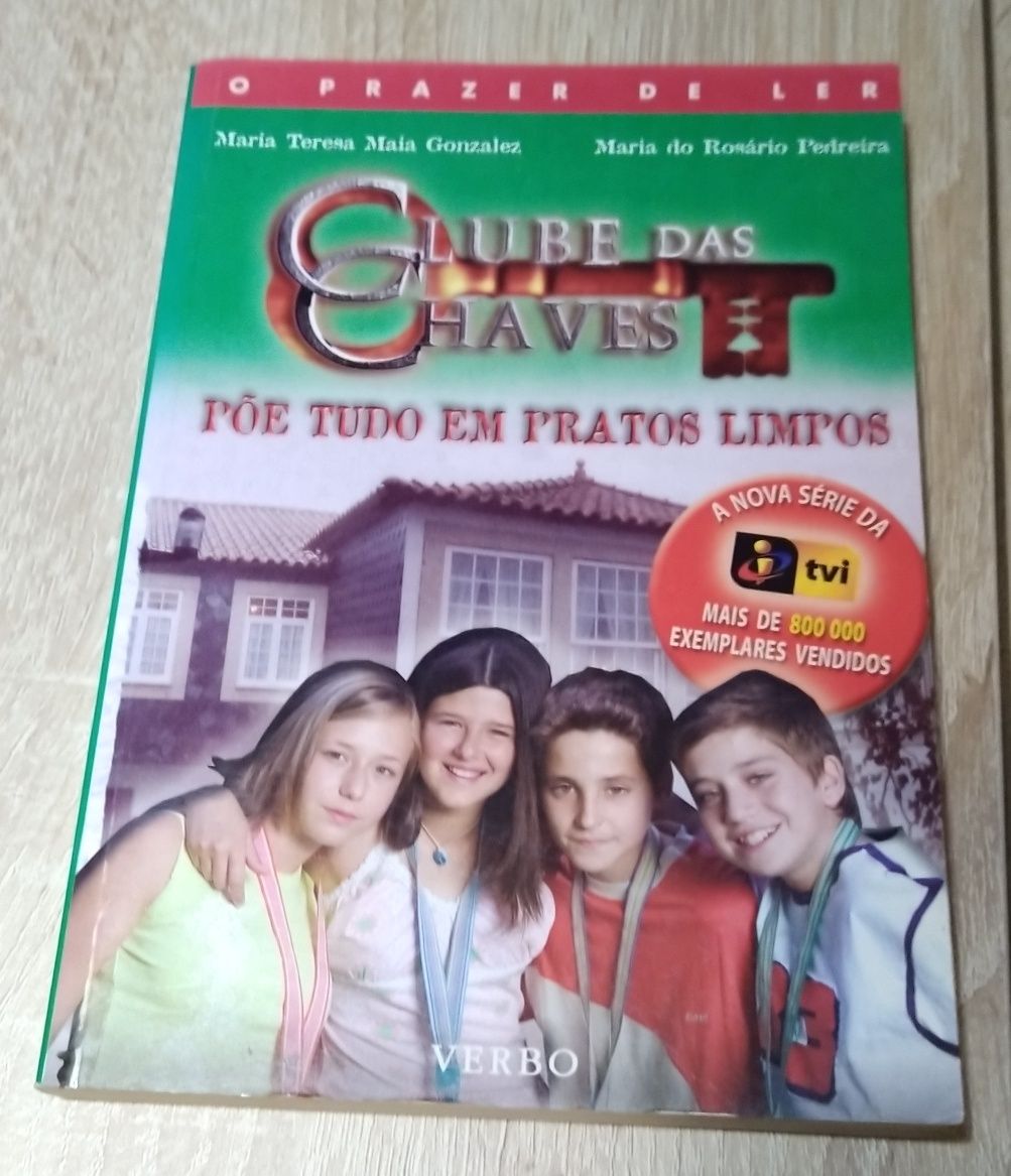 Livro da Coleção Clube das Chaves