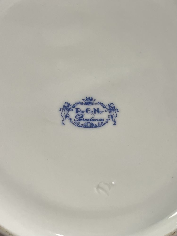 Pote de porcelana com prato