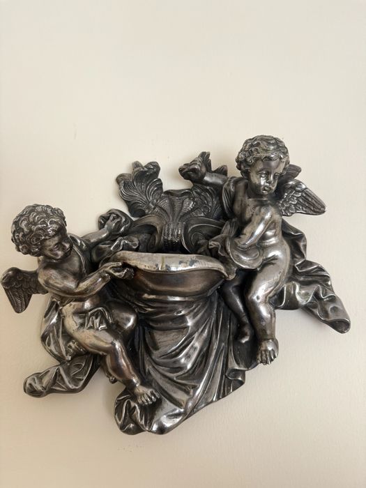 Linda pia de água benta de parede, italiana,  final do século XIX.