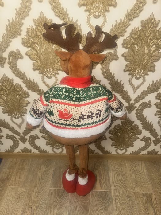 Новорічний олень на металевих ногах