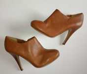 Carvela skorzane karmelowe szpilki zip ankle 38