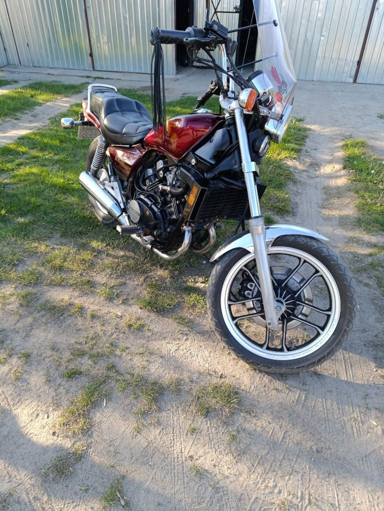 Honda Magna 500 v30 chopper