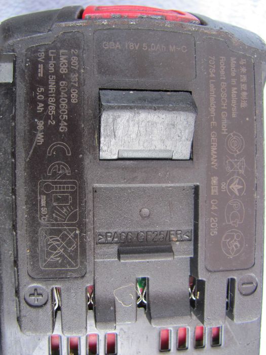 Зарядні з акумуляторами до інструменту