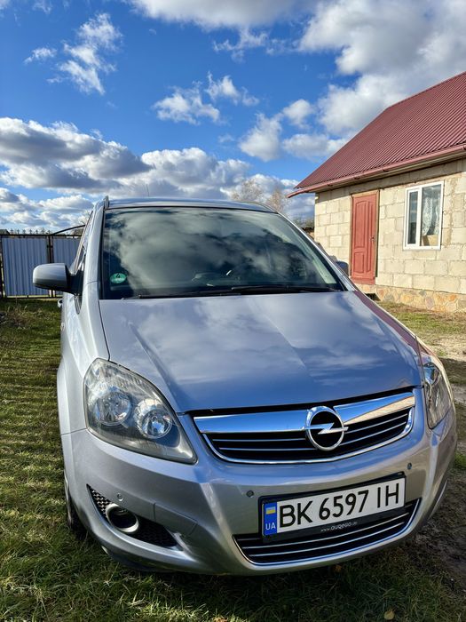 Opel Zafira B 2011 рік