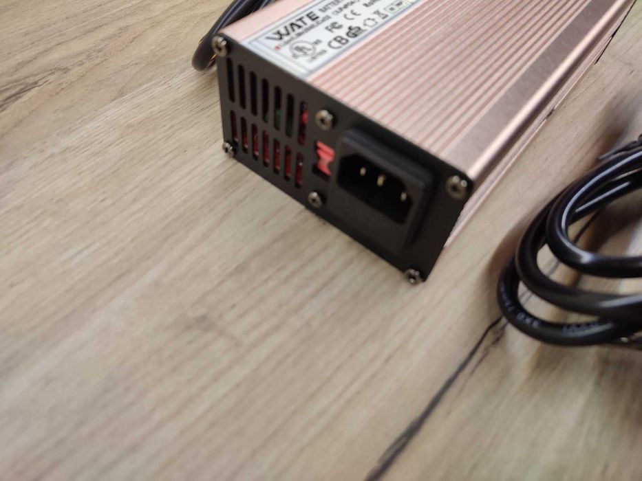 Зарядное устройство Wate для Li-Ion аккумулятора 60 вольт (67,2В) 4А