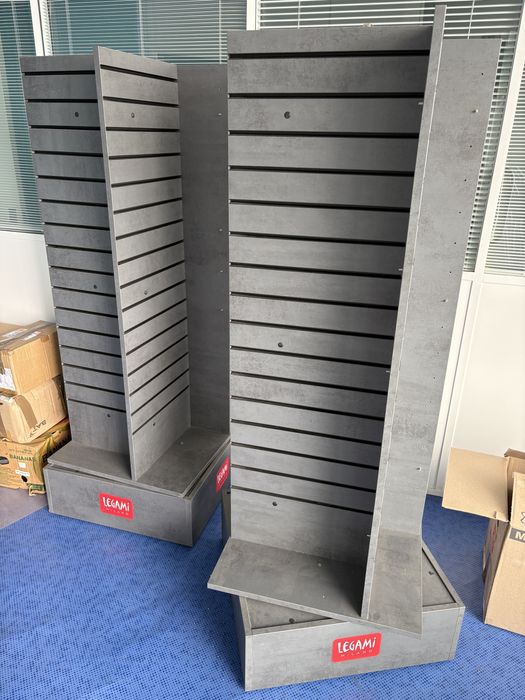 Expositor rotativo com ganchos e prstrlriras