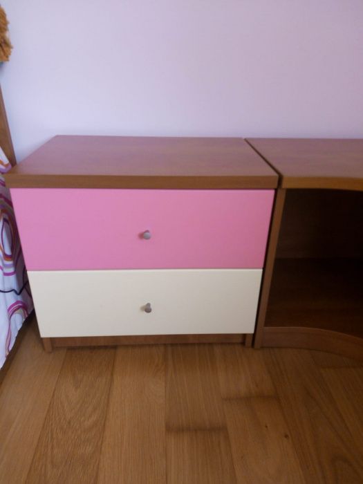 Cama  de solteiro e estrado