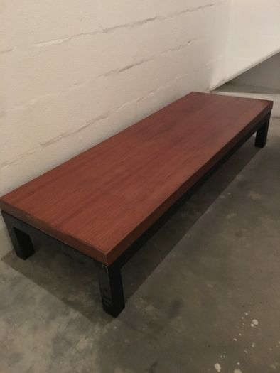 Mesa grande madeira, estrutura em ferro (mesa de sala ou mesa de TV
