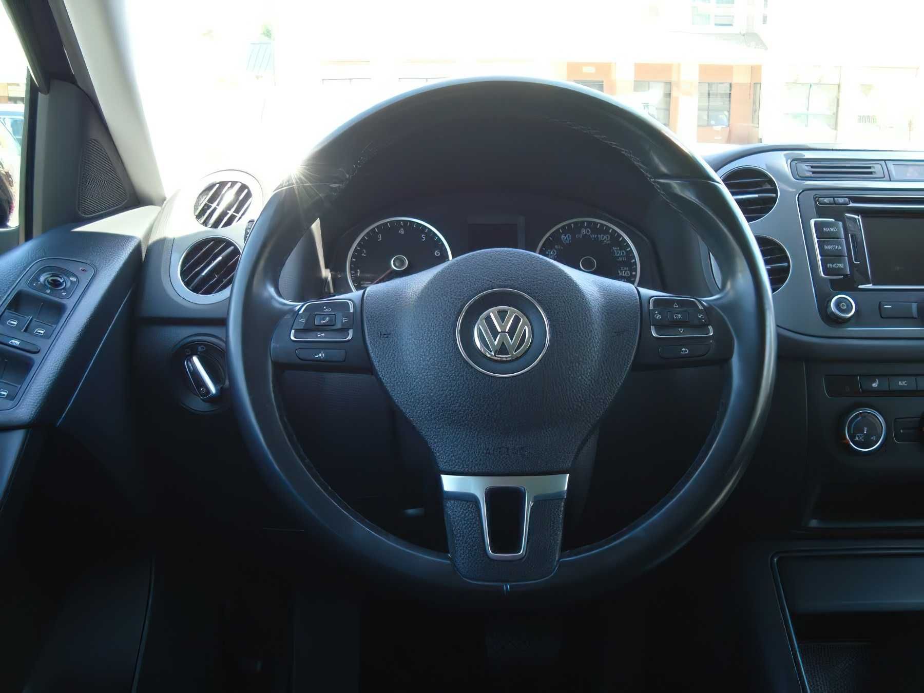 Volkswagen Tiguan SE 2015