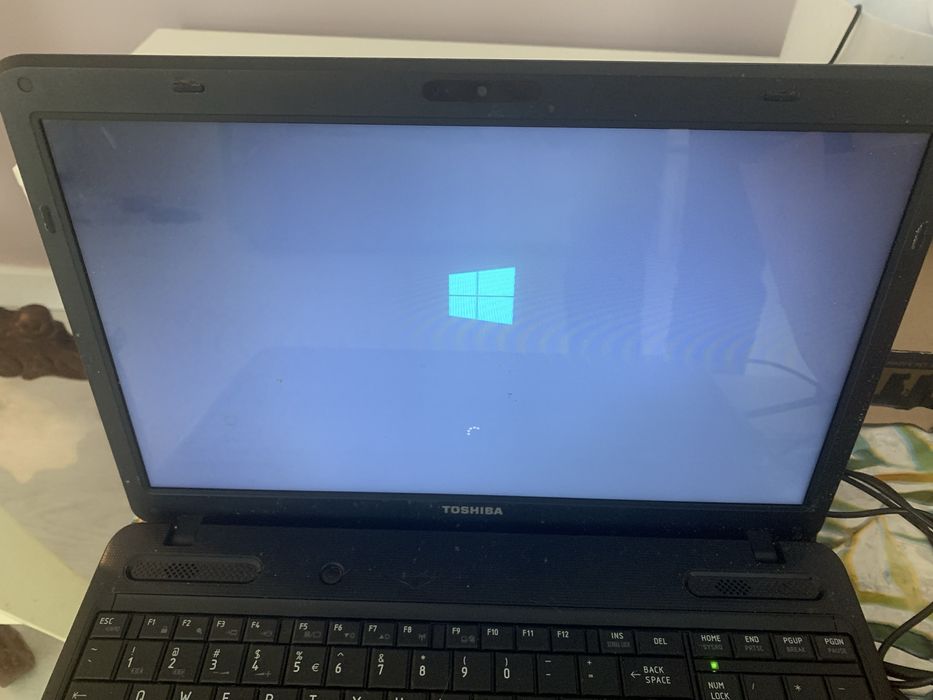 Laptop toshiba 8 gb pamiec ram - do przegladania internetu
