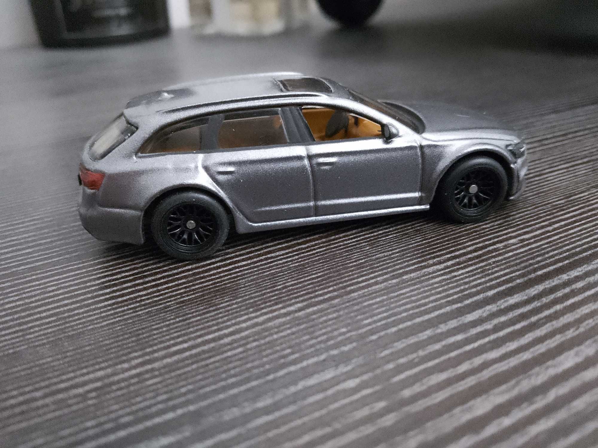 Custom Hot wheels Audi RS 6 Avant.Przerobiony plus zmienione koła.