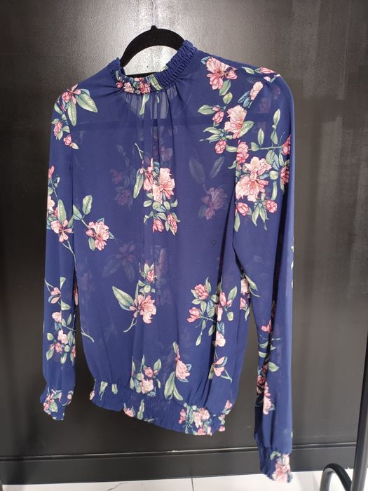 Granatowa koszula w kwiaty