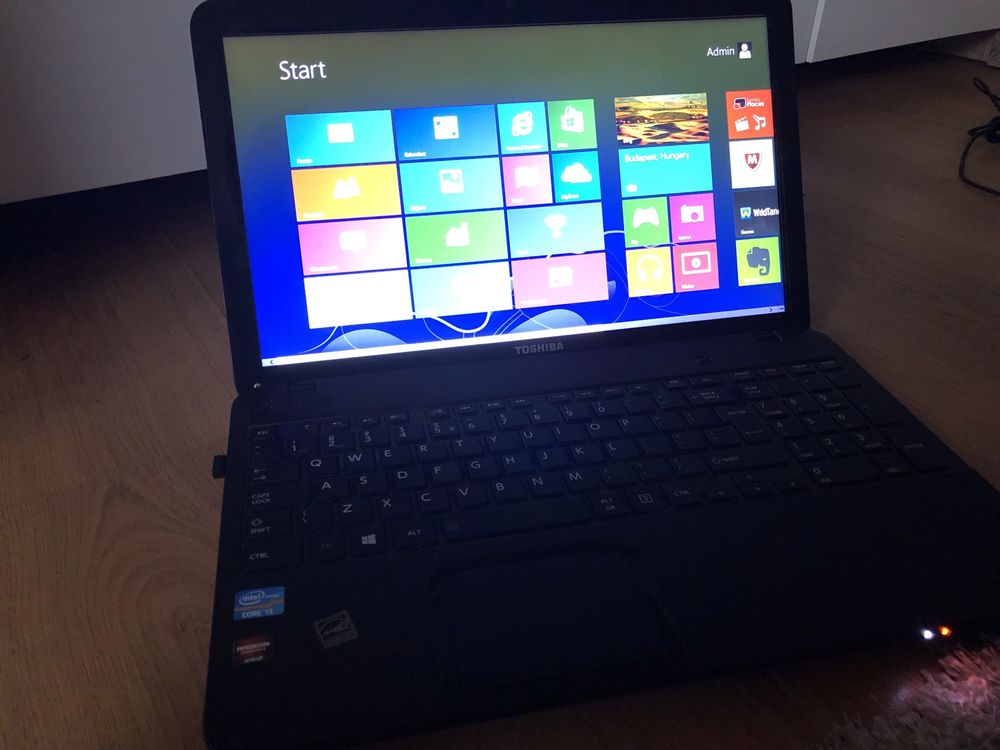 Laptop Toshiba i3 windows 8
