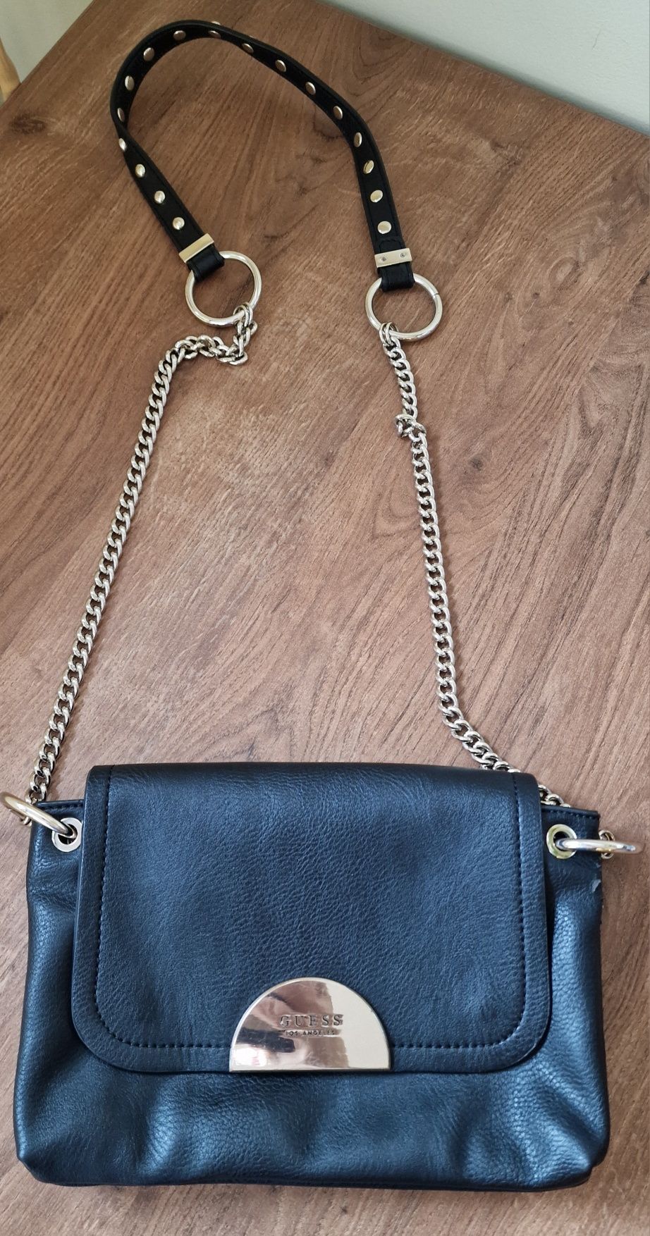 Oryginalna torebka Guess cross body czarna srebrne dodatki kieszonki