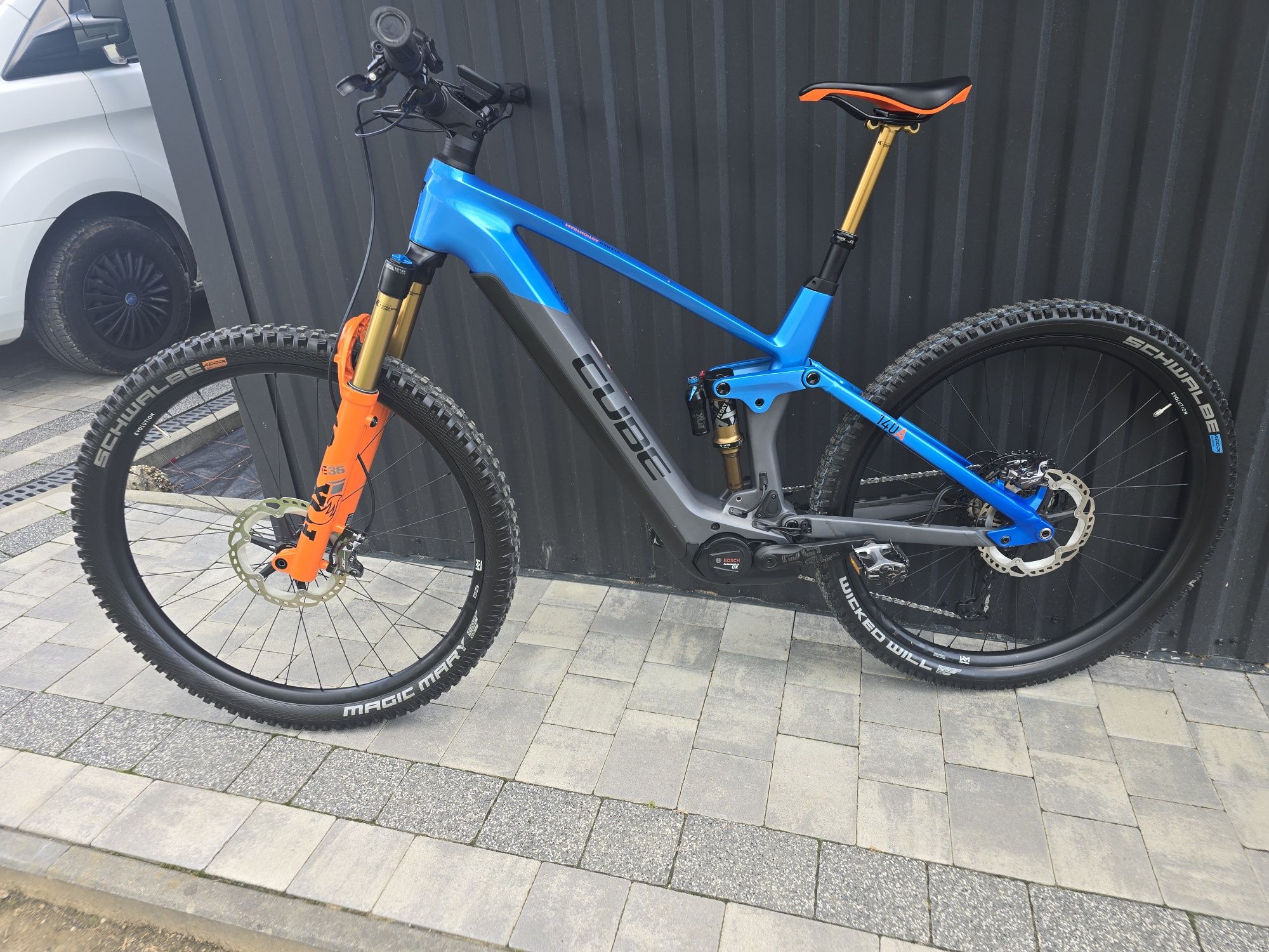 Cube stereo hybryd 140 HPC Actionteam