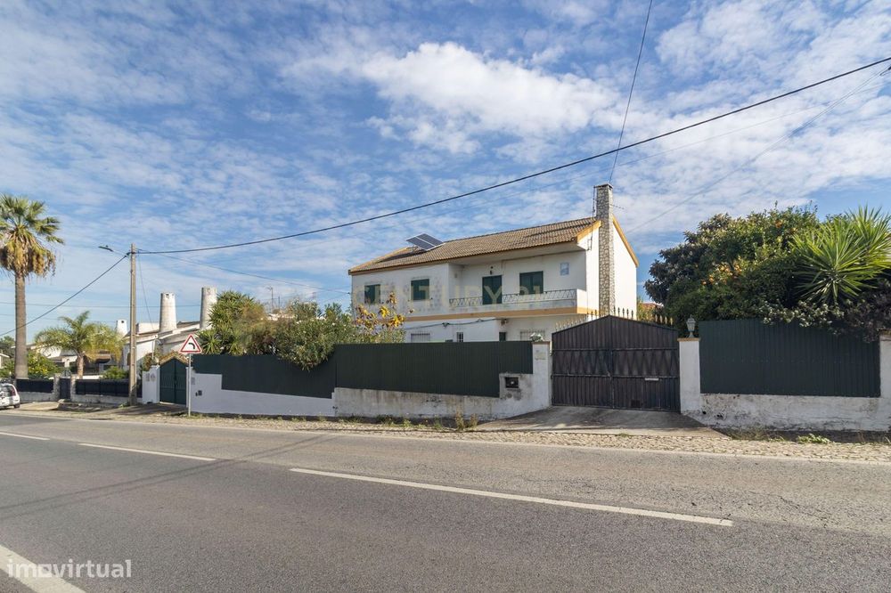 1.º Andar de Moradia com Garagem e Terreno – Palmela