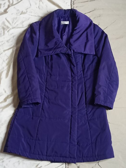 Пальто з куртковоі тканини. Жіноче. Для зросту приблизно 160 см.