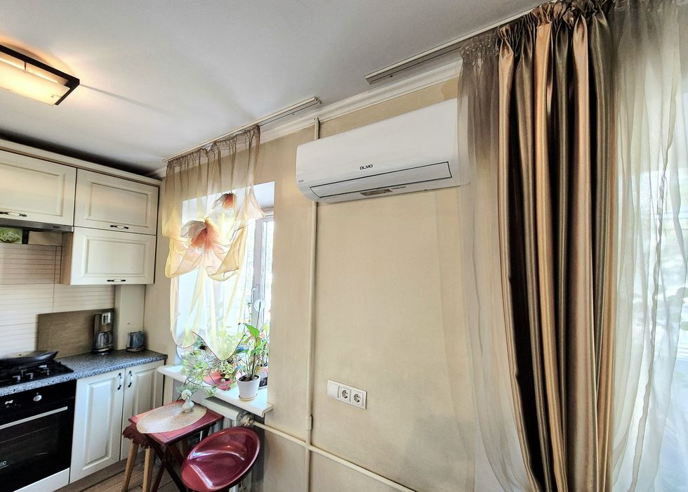 Центр 3-х кім кв вул. Київська 2 поверх цегла ремонт меблі