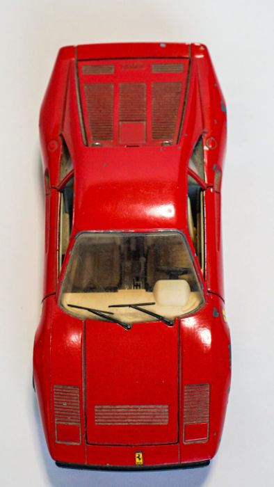 Carros de colecção Ferrari GTO e Viper Dodge GTS Coupe