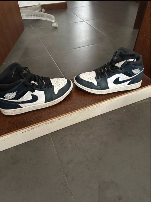 Nike Air Jordan 1 Mid originais, tamanho 43